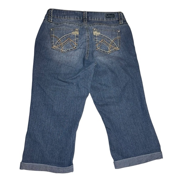 YMI Royalty Women’s Bermuda Shorts SZ 8 Blue Faded Embroidered Pockets Low Rise - Picture 4 of 9